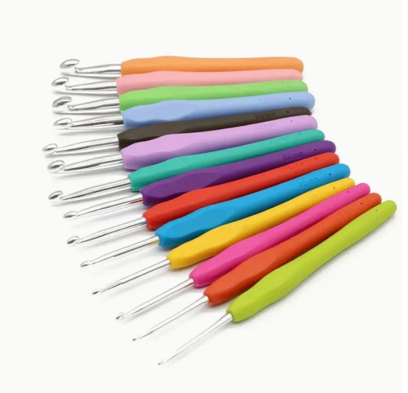 Blue Crochet Hook Set: Ergonomic Soft Grip, Aluminum Needles image 9
