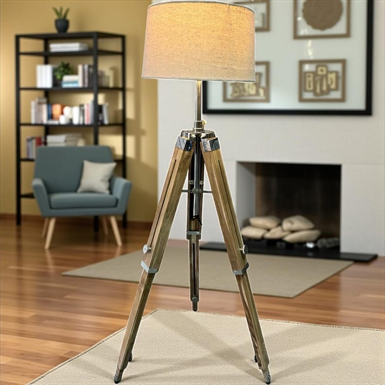 Lámpara de pie trípode moderna de madera con acabado en madera natural. imagen 14