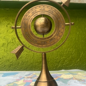 Globe céleste de style sphère armillaire en laiton - Décoration de navigation pour astrolabe - Ornement de bureau éducatif Remise des diplômes nautiques, cadeau d'anniversaire