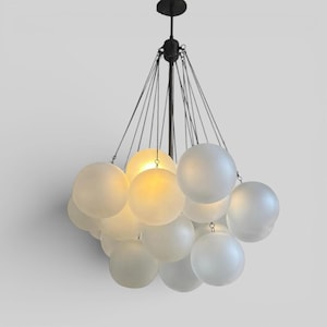 Mässingskrona med 18 bubblor i glas: Pendellampa i modern stil från mitten av århundradet