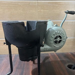 Schmiedekohle-Schmiedeofen mit Handgebläse-Pedal-Art Griff-Schmiedewerkzeug-Ausrüstung