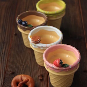 Caneca artesanal em formato de casquinha de sorvete: Xícara de cerâmica para sobremesa de frutas