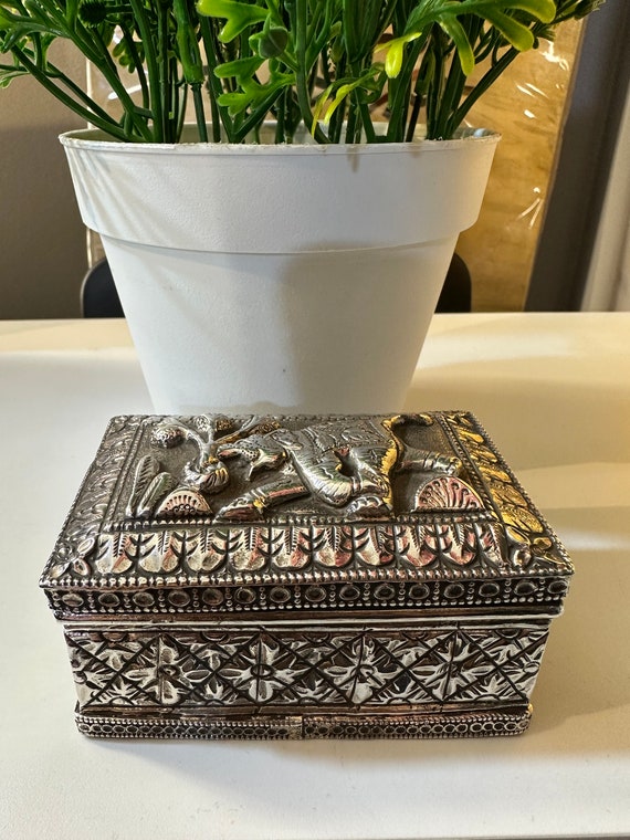 Antique Indian Silver Box With Beautiful Carved Wo