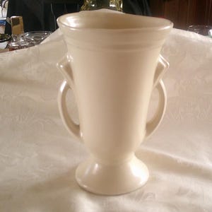 Vintage Abington Deco Art Glass Vase Urn 9 3/4&quot; Ivory Matte Finish 1930-1950