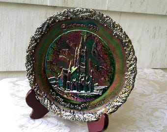Plato de cristal Fenton Carnival, Navidad en América 1973, St. Mary's