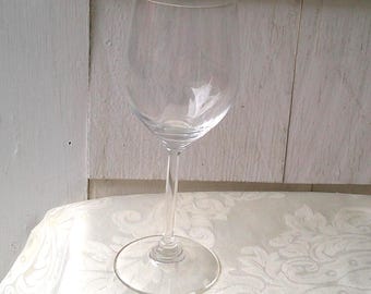 Copa de vino de cristal Riedel con tallo anillado de 21 cm (8 1/4") firmada.
