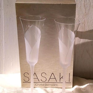 Sasaki Hana Cala Lilly Champagne Flutes set of 2 w/ Box Discontinued 1991 Vintage Gorgeous