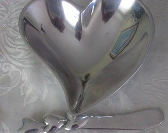 Mariposa Cast Aluminum Heart Shaped Snack Bowl w/ Heart Handle Cheese Knife