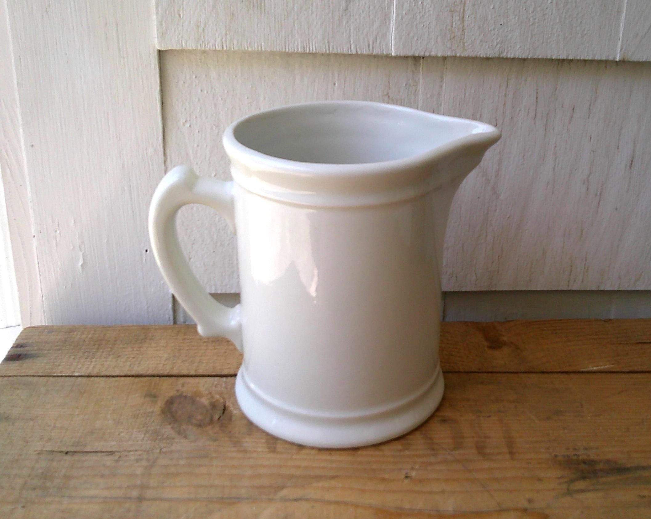 ヴィンテージ ホール ホワイト アイアンストーン ピッチャー 6 1/2