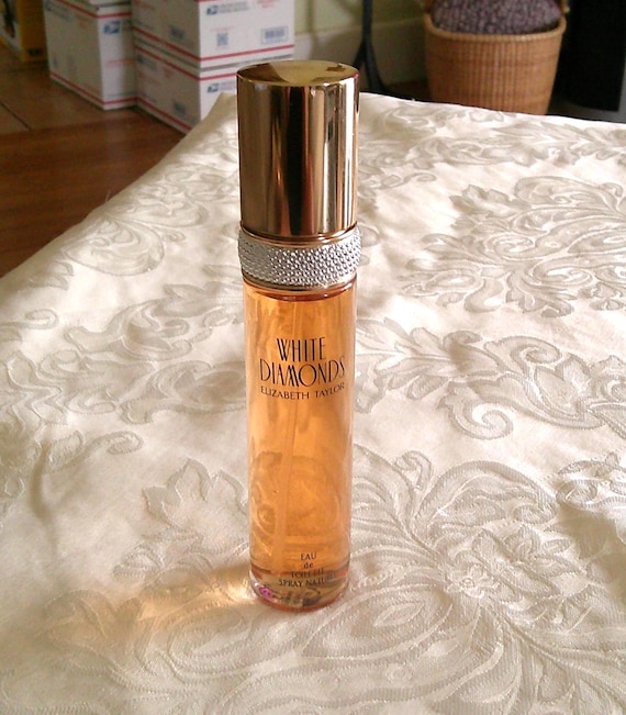 ホワイトダイヤモンド 香水 エリザベス・テイラー Amazon | 【エリザベステイラー】スパークリング ホワイト