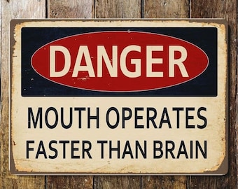La boca de peligro opera más rápido que el letrero de pared publicitario de metal cerebral - Letrero de pared vintage / Letrero retro / Arte de pared