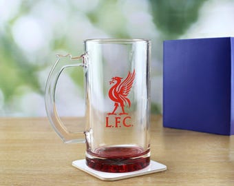 Personalisierter offizieller 20-Unzen-Bierkrug des Fussball-Verlags FC England mit Geschenkbox - Geschenk für Ihn, Fussballfangeschenk des Fussball-Lwerbers, Bierglas mit Gravur