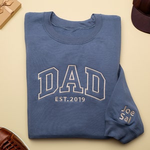 Sweat papa personnalisé brodé avec noms d'enfants sur la manche, cadeau d'anniversaire papa personnalisé, cadeau nouveau papa, cadeau fête des pères, cadeau futur papa,