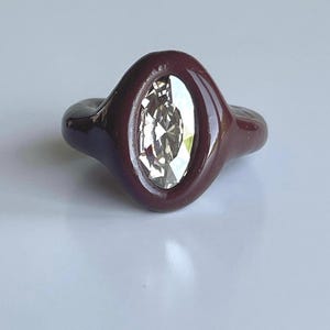 Handgjord ring av polymerlera: Espressobrun, Swarovski-kristalldetaljer