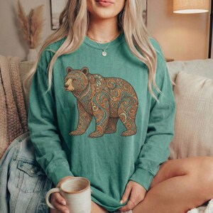 花柄クマシャツ ペイズリー柄クマTシャツ ボヘミアンネイチャーシャツ 野生動物グラフィックTシャツ アウトドア レディース アドベンチャーウェア ハイキングアパレル キャンプギフト 画像 10