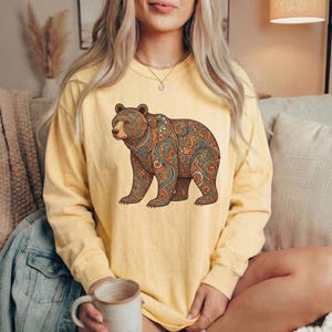 花柄クマシャツ ペイズリー柄クマTシャツ ボヘミアンネイチャーシャツ 野生動物グラフィックTシャツ アウトドア レディース アドベンチャーウェア ハイキングアパレル キャンプギフト Butter