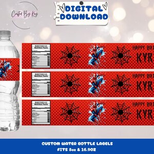 Pu&ograve; includere: Etichette per bottiglie d'acqua rosse, bianche e nere con un design a ragnatela e un supereroe dei cartoni animati. Le etichette recitano "Happy Birthday Kyrie".