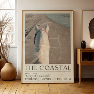 Arte mural de periódico costero vintage de los años 70, póster de vaquera costera, estampado estético de vaquera costera de moda playera, regalo para amantes de los caballos y vaqueras.