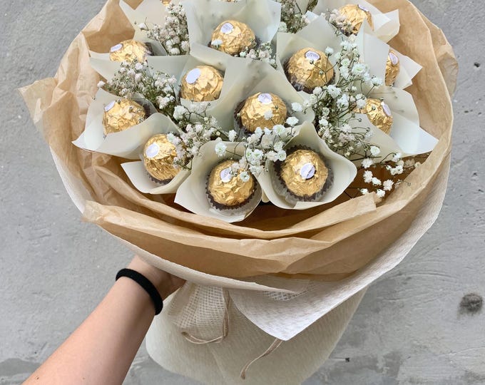 Chocolate & Dried Flower Bouquet Ferrero Baby’s Breath Gift for Mom Birthday Valentine’s Day Flower Bouquet Sweet Anniversary Gift Idea