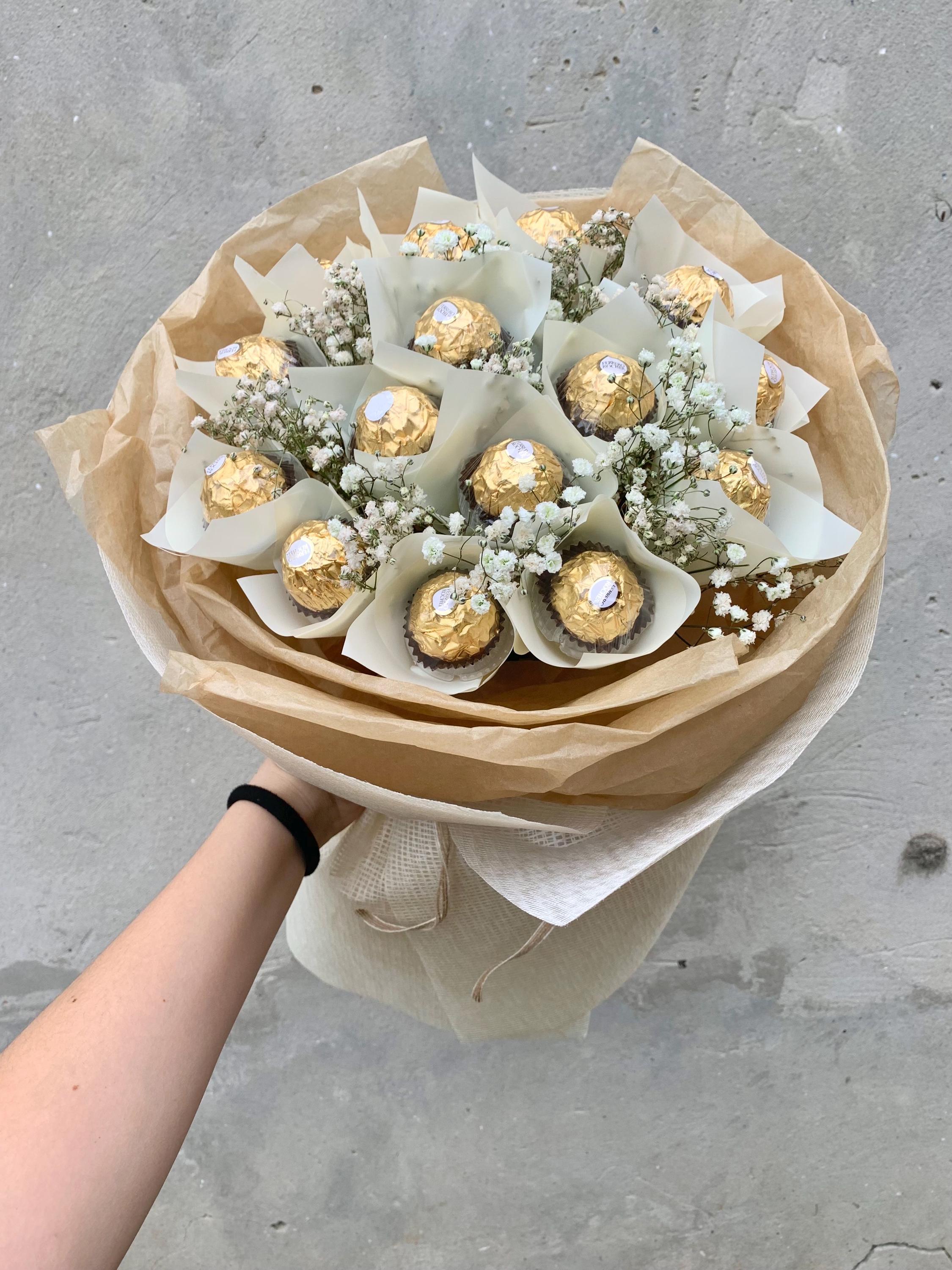 Chocolate & Dried Flower Bouquet Ferrero Baby’s Breath Gift for Mom Birthday Valentine’s Day Flower Bouquet Sweet Anniversary Gift Idea