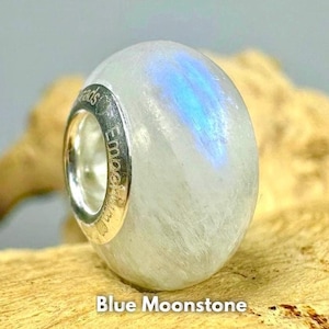 Charm de piedra lunar, gema azul natural, núcleo de plata de ley 925, compatible con cualquier pulsera.