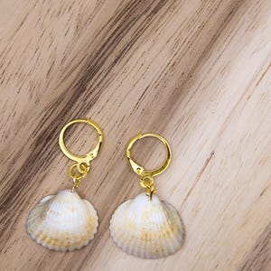 Handgjorda snäckskalörhängen | Riktiga snäckskal | Boho smycken | Sommarörhängen | Strandsmycken | Present till henne