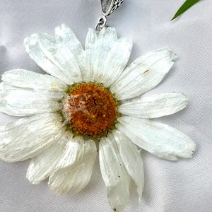 Real Daisy Flower Pendant, Flower Epoxy Resin Earrings, Daisy Handmade Necklace, Floral Pendant, Resin Jewelry, Gift for Her