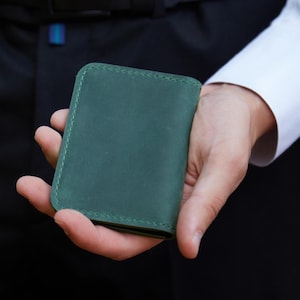 Tarjetero de cuero premium para tarjetas de identificación: perfecto para bodas y eventos corporativos.