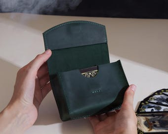 Caixa de Tarot em Couro: Suporte Personalizado para Instrumento de Adivinhação