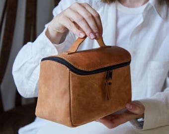 Leather Makeup Bag for Her. Personalized Cosmetic Organizer. Gift for Mom, Sister with Custom Engraving. Travel Toiletry Pouch.