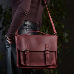 Leren rugzak/messengerbag: multifunctionele dameslaptoptas, schoudertas voor werk en reizen.