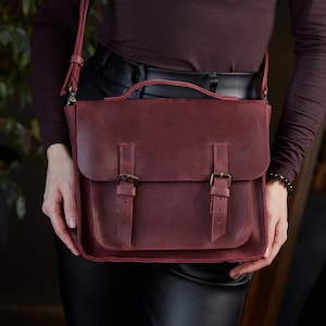 Wandelbarer 2-in-1 Lederrucksack. MacBook 13-16 Zoll Laptop Rucksack. Handgemachte Umhängetasche. Crossbody Laptop Tasche