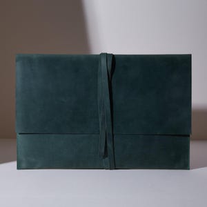 Personalized Green Leather A4 Document Folder: Engraved Initials, Corporate Gift