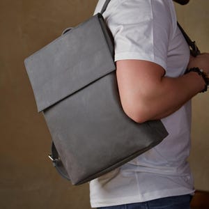 Personalisierter Lederrucksack : Minimalistischer Laptop-Rucksack – Schlanker Urban-Rucksack – Vollnarbenleder-Rucksack