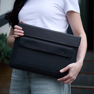 Handcrafted Leather Laptop Sleeve for MacBook & Microsoft Surface | Free Worldwide Shipping and Custom Fit
