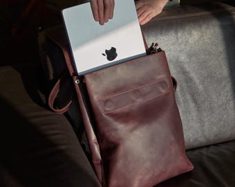 Vinröd laptopryggsäck i läder: Personlig fullnarvsryggsäck
