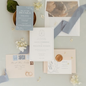 Modello di invito a nozze con stemma floreale, design con stemma nuziale monogramma, RSVP e scheda dettagli, modificabile con Canva, download digitale