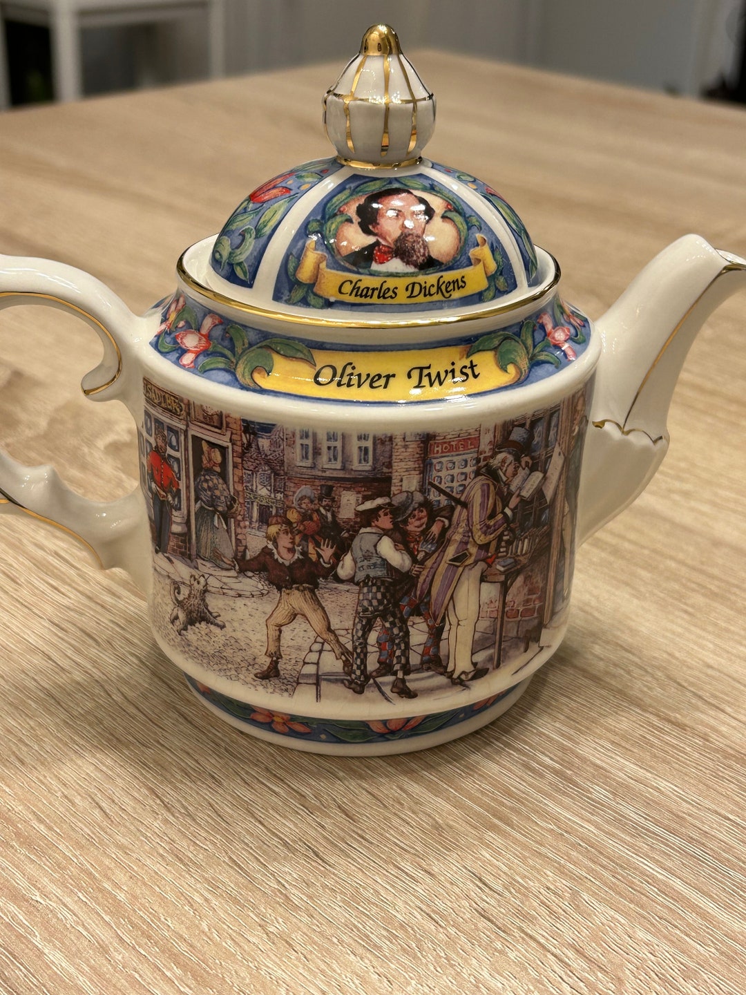 TEAPOT Oliver Twist, James Sadler, Storybook Classics, Charles Dickens