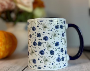 Kies een Joy-mok met marineblauwe kleur aan de binnenkant en op het handvat