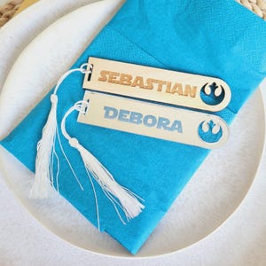 Tarjetas de lugar con borlas inspiradas en Star Wars, decoración de fiesta personalizada de Star Wars, obsequio para invitados, nombres de invitados a la boda, letreros personalizados