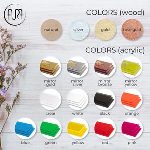 Puede incluir: Un gr&aacute;fico que muestra diferentes colores de madera y acr&iacute;lico disponibles para pedidos personalizados. Los colores de madera son natural, plata, oro y oro rosa. Los colores de acr&iacute;lico son oro espejo, plata espejo, bronce espejo, amarillo espejo, transparente, blanco, negro, naranja, azul, verde, amarillo, rojo y rosa.