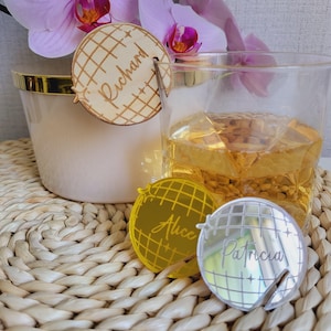 Plaatsnaamkaartjes voor feestjes van acryl, lasergesneden drankmarkeringen, gepersonaliseerde tags in spiegelacryl, aangepaste wijnglasbedels voor bruiloften