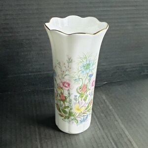 Vintage John Aynsley Wild Tudor Pattern 8&quot; Vase. Discontinued Pattern. Circa 1991-2001