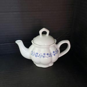 Vintage 3.25&quot; Mini Blue Floral Teapot with Lid.
