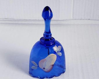 Cloche vintage en verre bleu cobalt Fenton de 4 po. Signé par l'artiste. Pièce abandonnée. Vers les années 1990.
