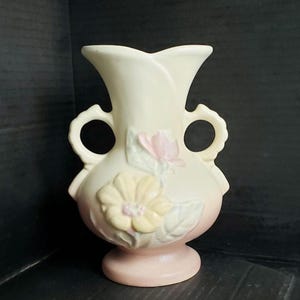 Vintage Hull Pottery Magnolia Matte 6" Vase A-15. Discontinued Piece. Circa 1946-1947.