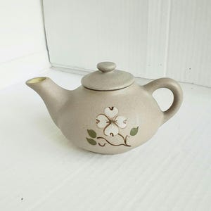 Vintage The Pigeon Forge Pottery Dogwood Flower Pattern 3.5" Tea Kettle with Lid.