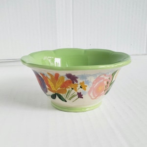 Vintage The Pioneer Woman Spring Boquet Pattern 1/2 Cup Measuring Cup.