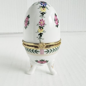 Vintage Egg Shaped 4&quot; Floral Trinket Box