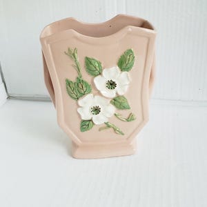 Vintage Hull Art USA Rosella R Series R-6/ 6.5&quot;&quot; Vase. Discontinued Pattern. Circa 1946.